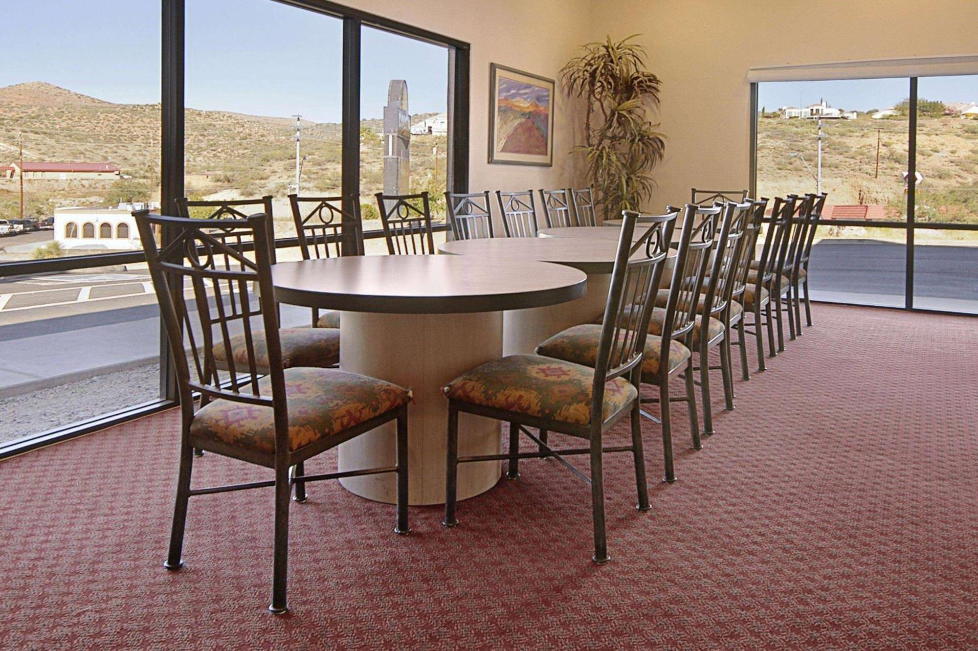 Days Inn By Wyndham Globe Extérieur photo