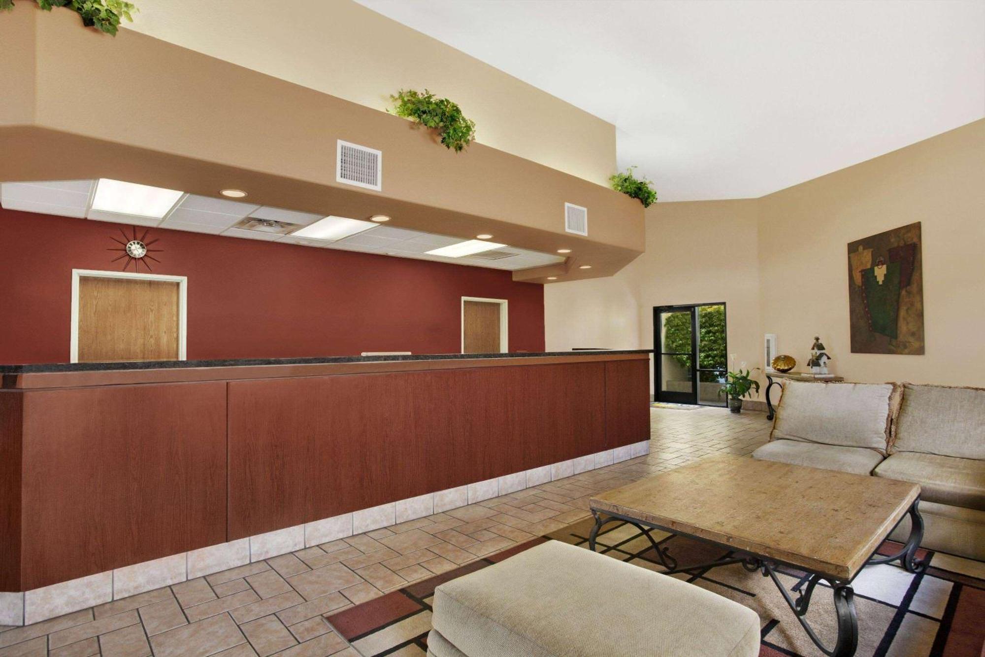 Days Inn By Wyndham Globe Extérieur photo
