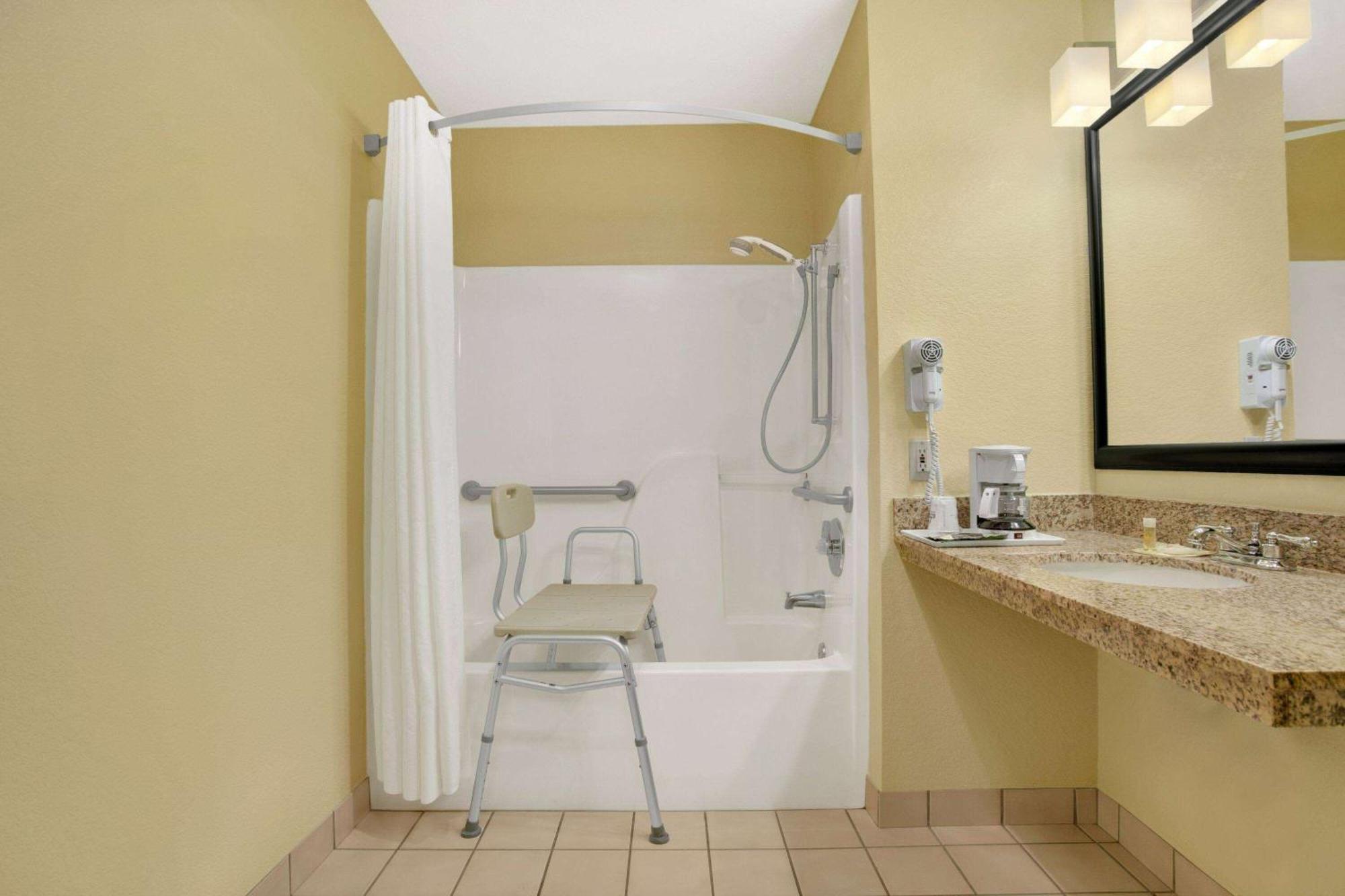 Days Inn By Wyndham Globe Extérieur photo